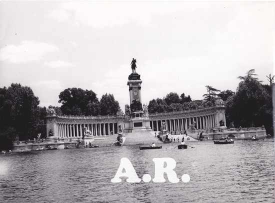 Catala Roca Monumento alfonso XII retiro.jpg